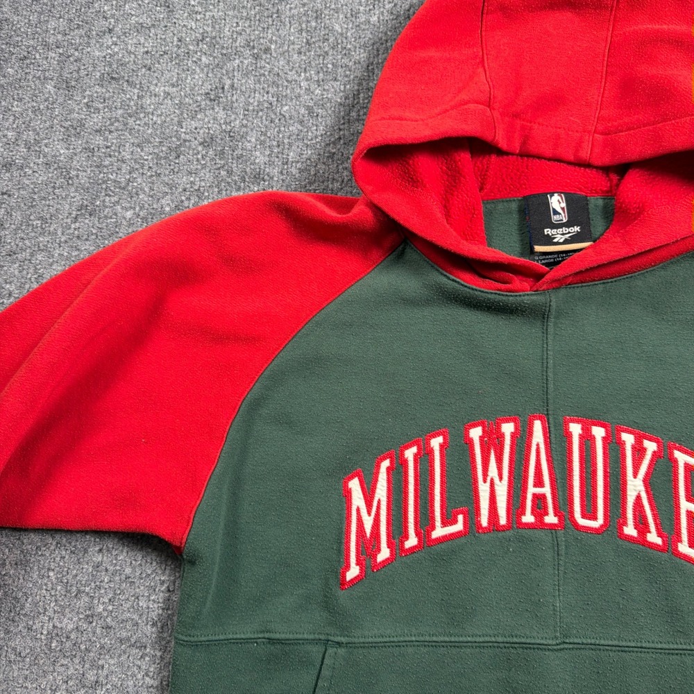 Vintage Reebok Milwaukee Bucks Hoodie Kids Size L 14-16 Green Red NBA Retro - Picture 3 of 15